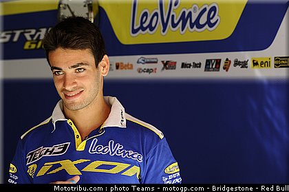 moto2_derosa_05_catalogne_2010.jpg