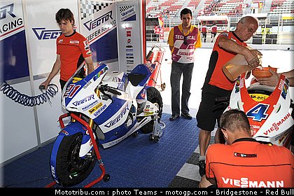 moto2_leonov_02_catalogne_2010.jpg