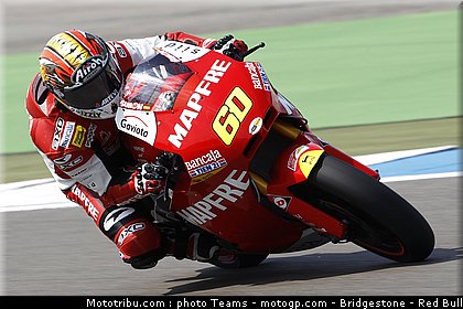 moto2_simon_01_catalogne_2010.jpg