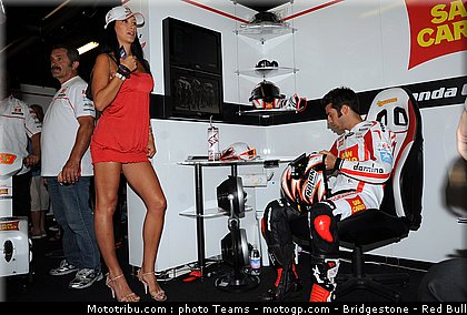 pitbabe_motogp_2010_13.jpg