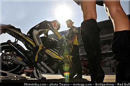 pitbabe_motogp_2010_49.jpg
