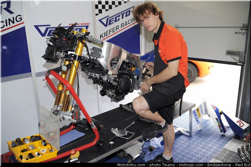 moto2_bradl_02_allemagne_2010