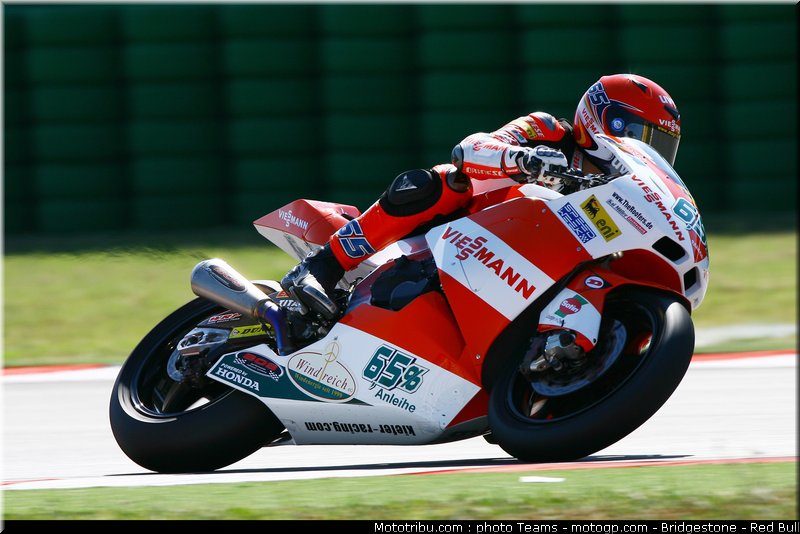 moto2_bradl_12_misano_2010