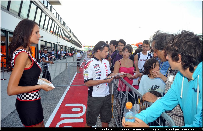 motogp_pitbabe_02_misano_2010