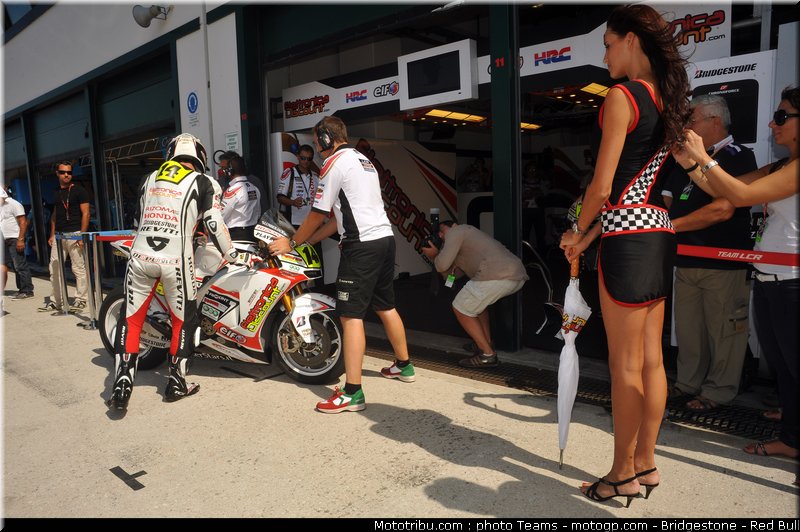 motogp_pitbabe_03_misano_2010