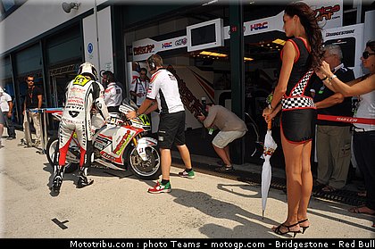 motogp_pitbabe_03_misano_2010.jpg