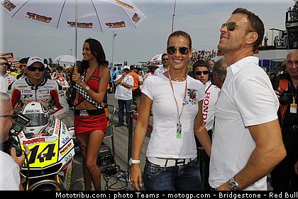 motogp_pitbabe_13_misano_2010.jpg