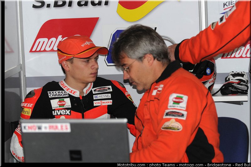 moto2_bradl_09_aragon_2010