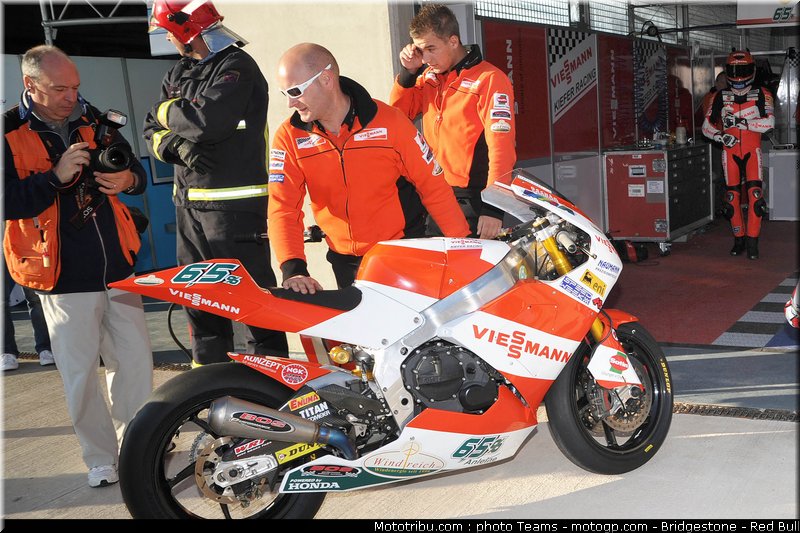 moto2_bradl_11_aragon_2010