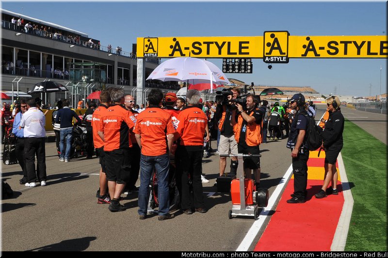 moto2_bradl_13_aragon_2010