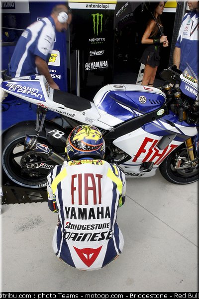 motogp_rossi_04_aragon_2010