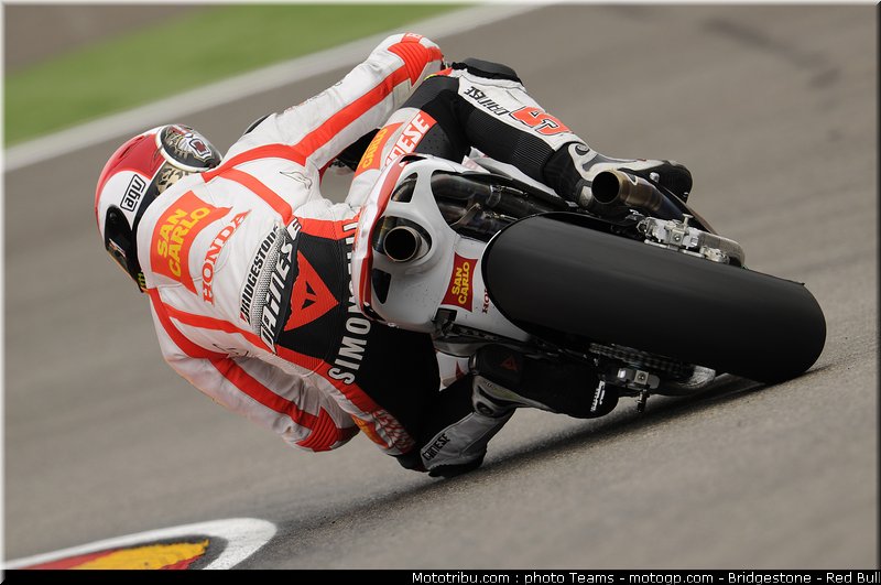 motogp_simoncelli_36_aragon_2010