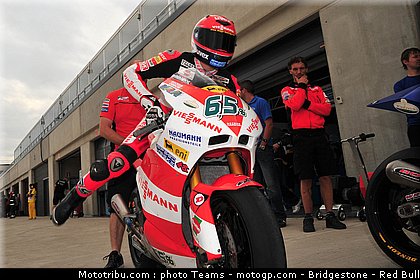 moto2_bradl_04_aragon_2010.jpg