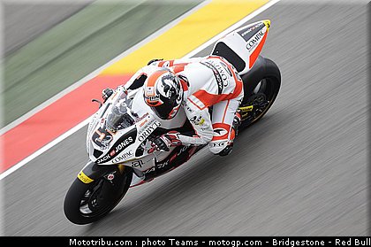 moto2_olive_1_aragon_2010.jpg
