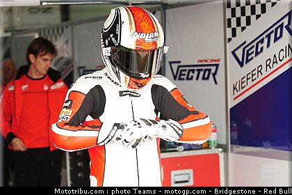 moto2_pasini_01_aragon_2010.jpg