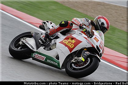 motogp_simoncelli_07_aragon_2010.jpg