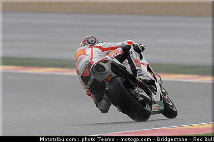 motogp_simoncelli_08_aragon_2010.jpg