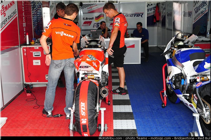 moto2_bradl_3_japon_2010