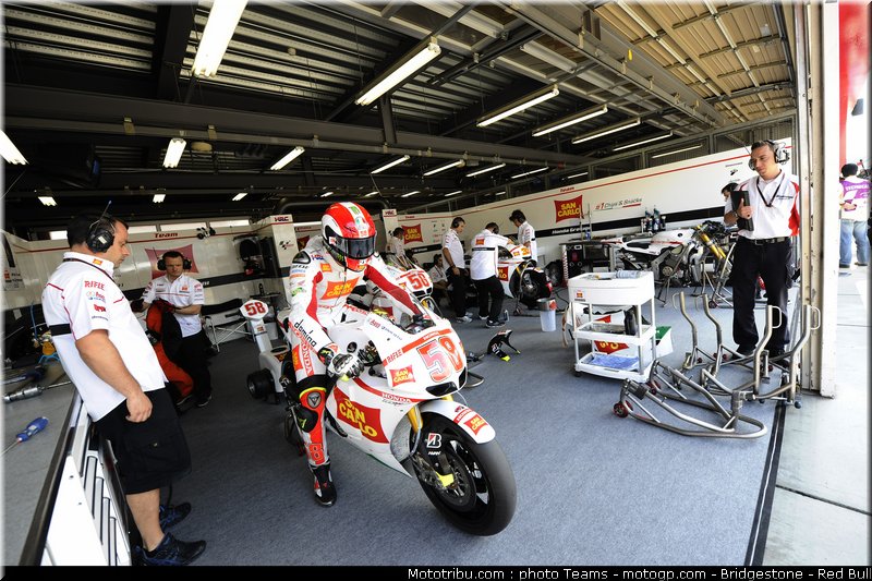 motogp_simoncelli_26_japon_2010