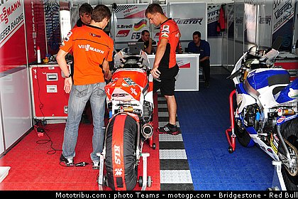 moto2_bradl_3_japon_2010.jpg