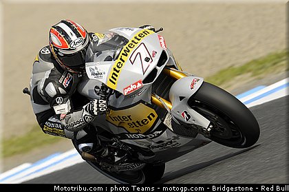 motogp_aoyama_02_japon_2010.jpg