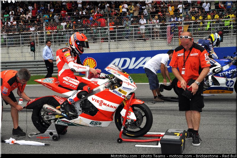 moto2_bradl_03_malaisie_2010