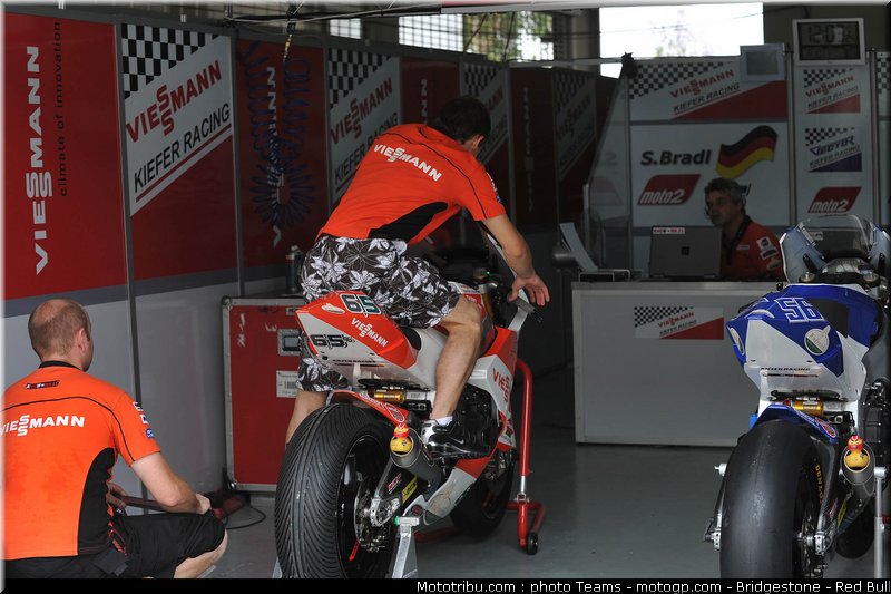 moto2_bradl_04_malaisie_2010
