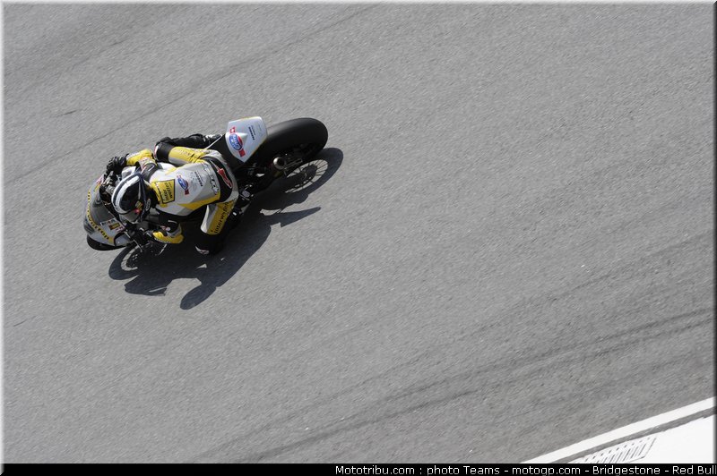 moto2_luthi_08_malaisie_2010