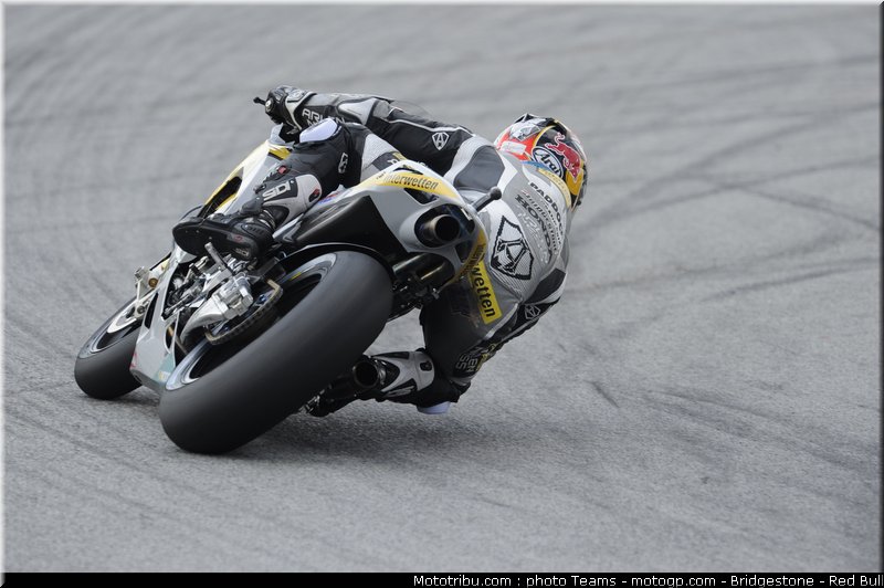 motogp_aoyama_01_malaisie_2010