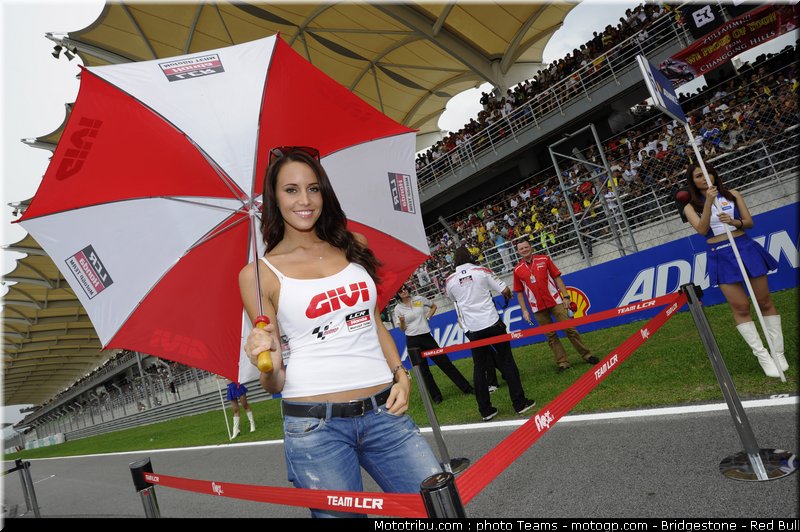 motogp_pitbabe_03_malaisie_2010