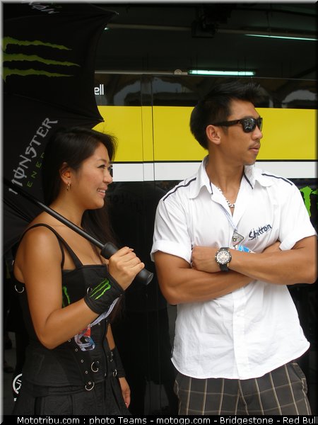 motogp_pitbabe_27_malaisie_2010