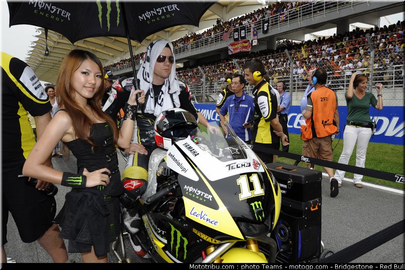 motogp_pitbabe_32_malaisie_2010