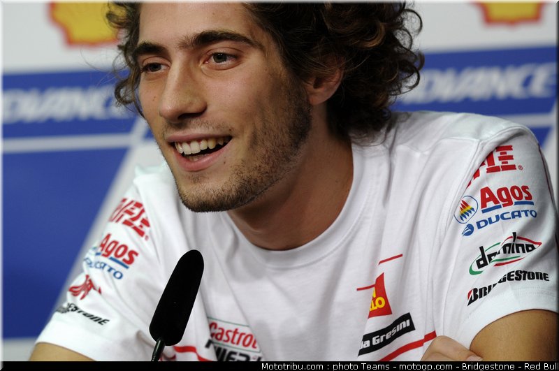 motogp_simoncelli_01_malaisie_2010