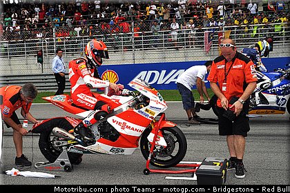 moto2_bradl_03_malaisie_2010.jpg