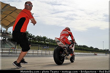 moto2_bradl_12_malaisie_2010.jpg