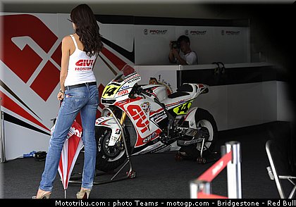 motogp_pitbabe_07_malaisie_2010.jpg