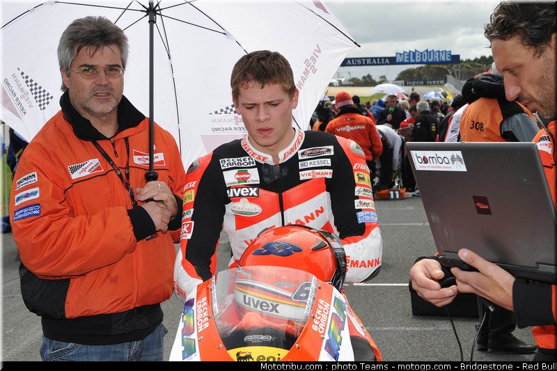 moto2_bradl_01_australie_2010