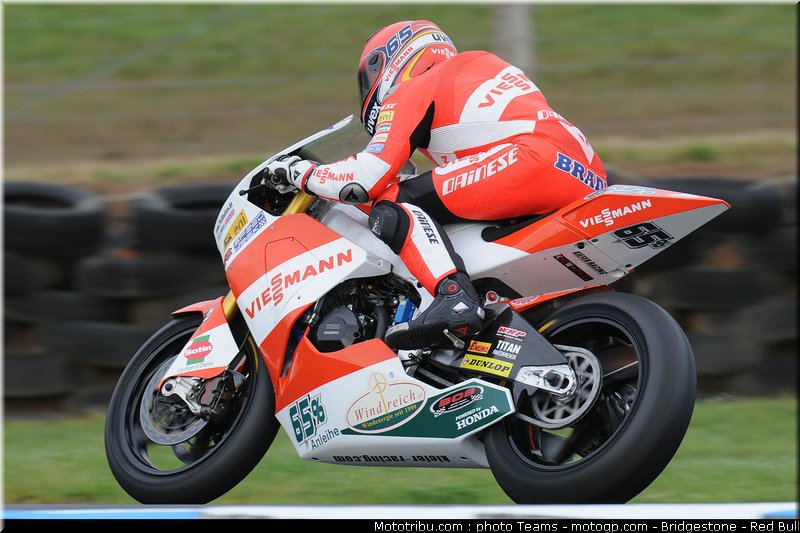 moto2_bradl_07_australie_2010