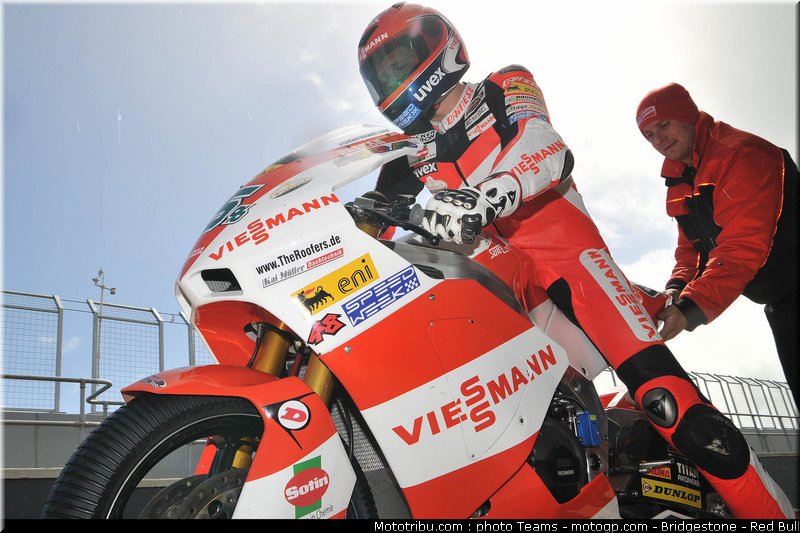 moto2_bradl_14_australie_2010
