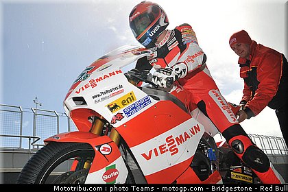 moto2_bradl_14_australie_2010.jpg