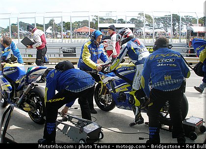 moto2_tech3_4_australie_2010.jpg