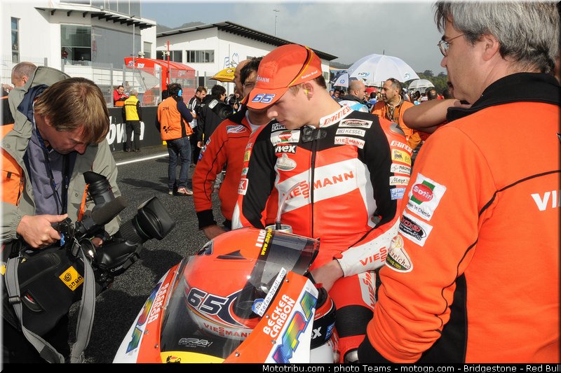 moto2_bradl_03