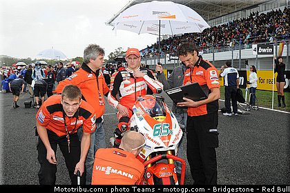 moto2_bradl_02.jpg