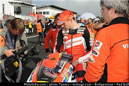 moto2_bradl_03.jpg