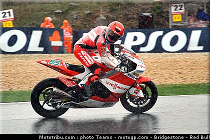 moto2_bradl_11.jpg