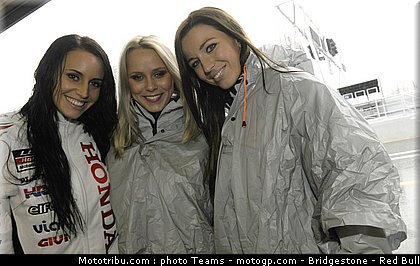 motogp_pitbabe_01.jpg