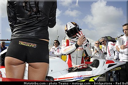 motogp_pitbabe_17.jpg