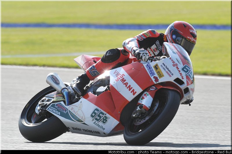 moto2_bradl_04
