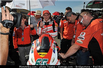 moto2_bradl_12.jpg
