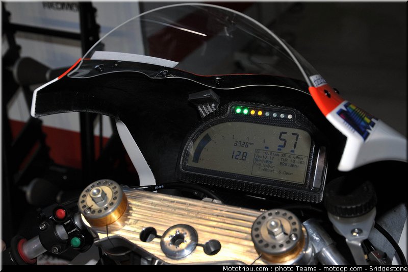 moto2_qatar_2011_bradl_05